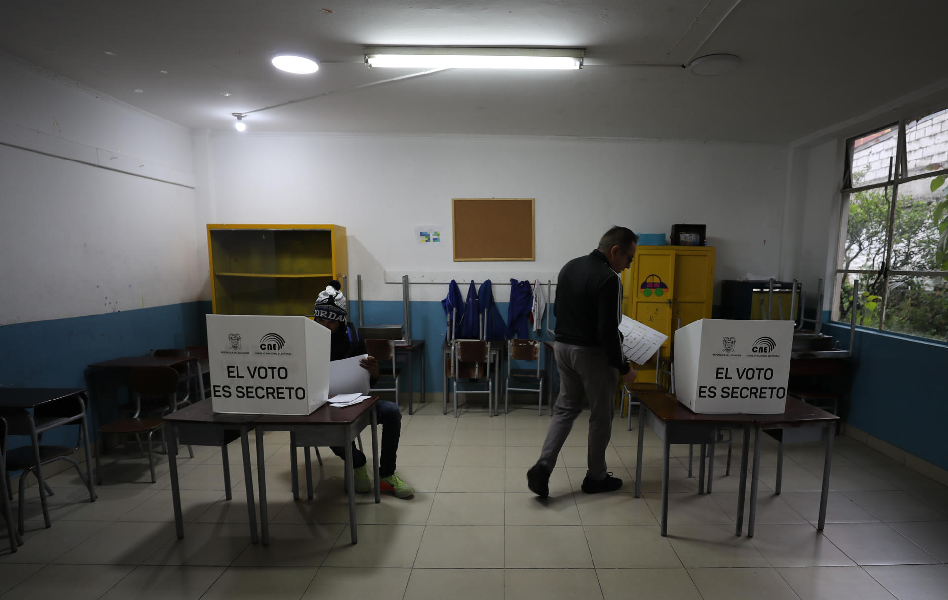 Inicia en Ecuador una ley seca de tres días por elecciones presidenciales