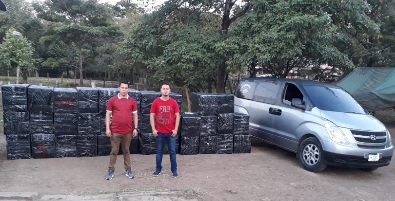 Dos detenidos por ingresar ilegalmente 51,000 paquetes de cigarros en carro fúnebre