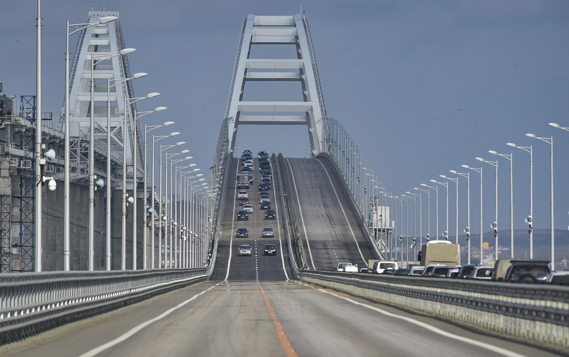 Ucrania asegura haber dañado los cimientos del puente de Crimea en una operación especial