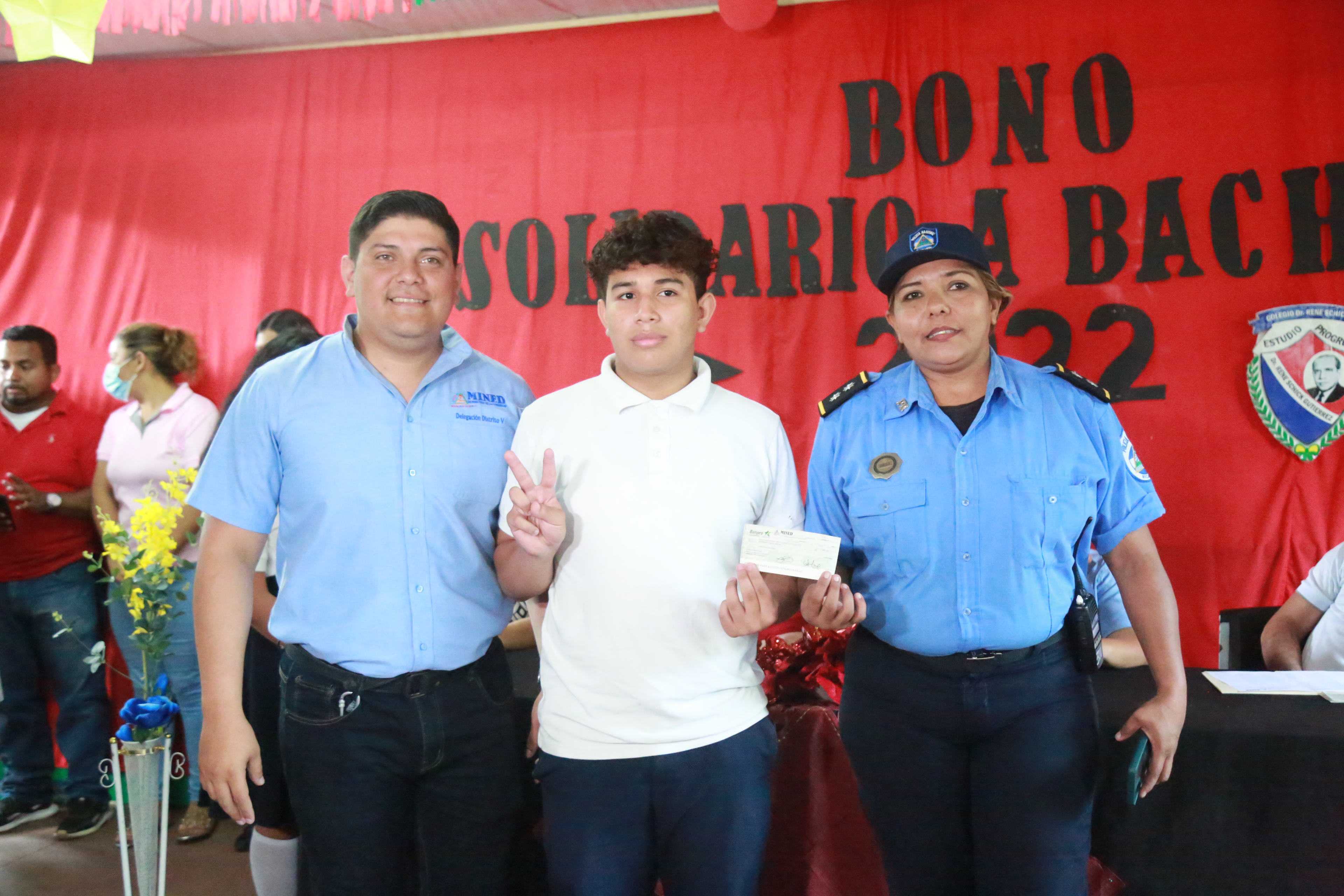 Los bachilleres de colegios públicos recibirán un bono escolar de 3.000 córdobas este año en Nicaragua