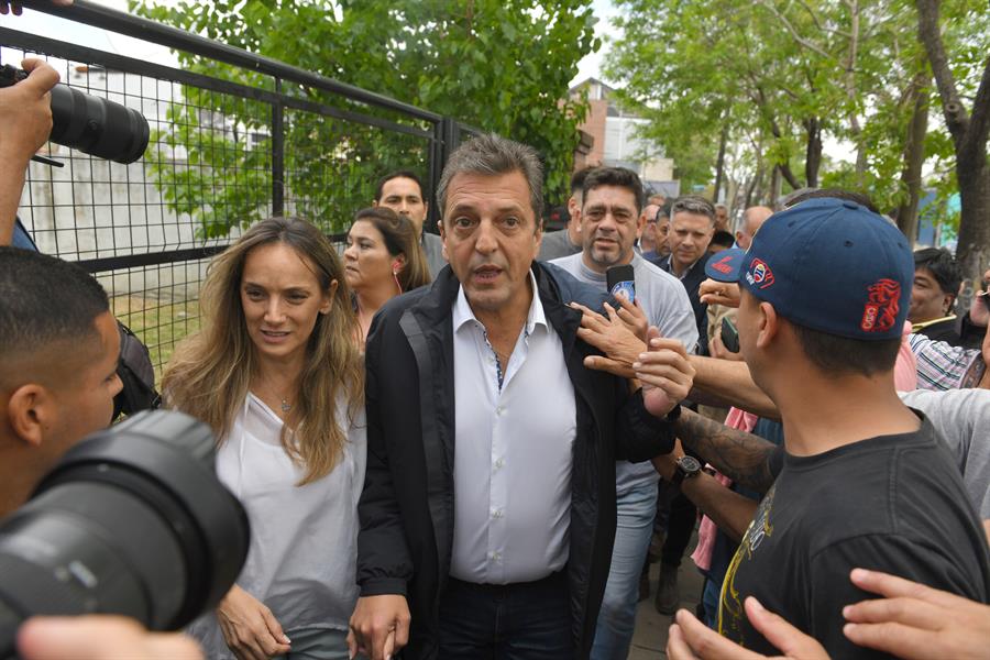 Massa gana la primera vuelta de los comicios y disputará el balotaje con Milei