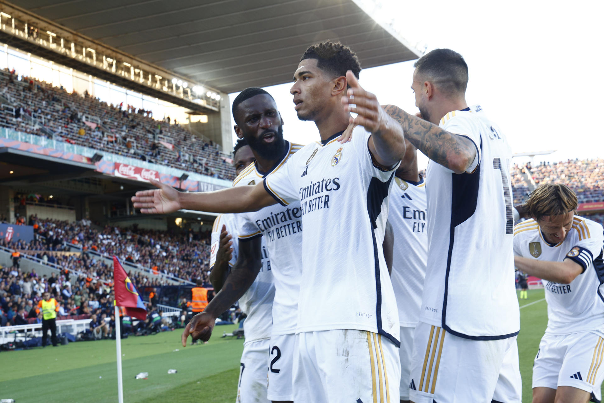Dos goles de Bellingham en el segundo tiempo hacen que el Madrid se lleve el clásico