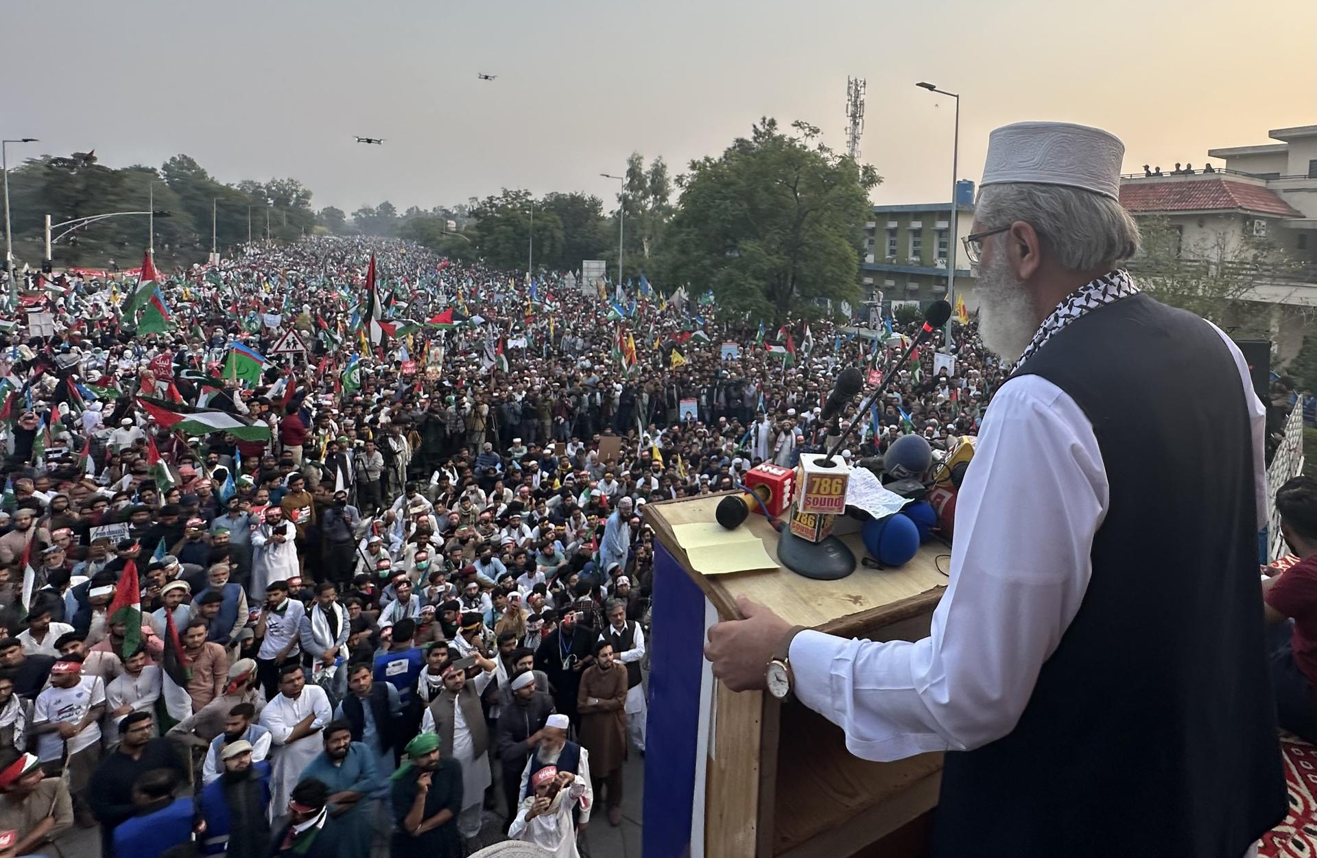 Miles de islamistas llaman a la guerra santa contra Israel en Pakistán