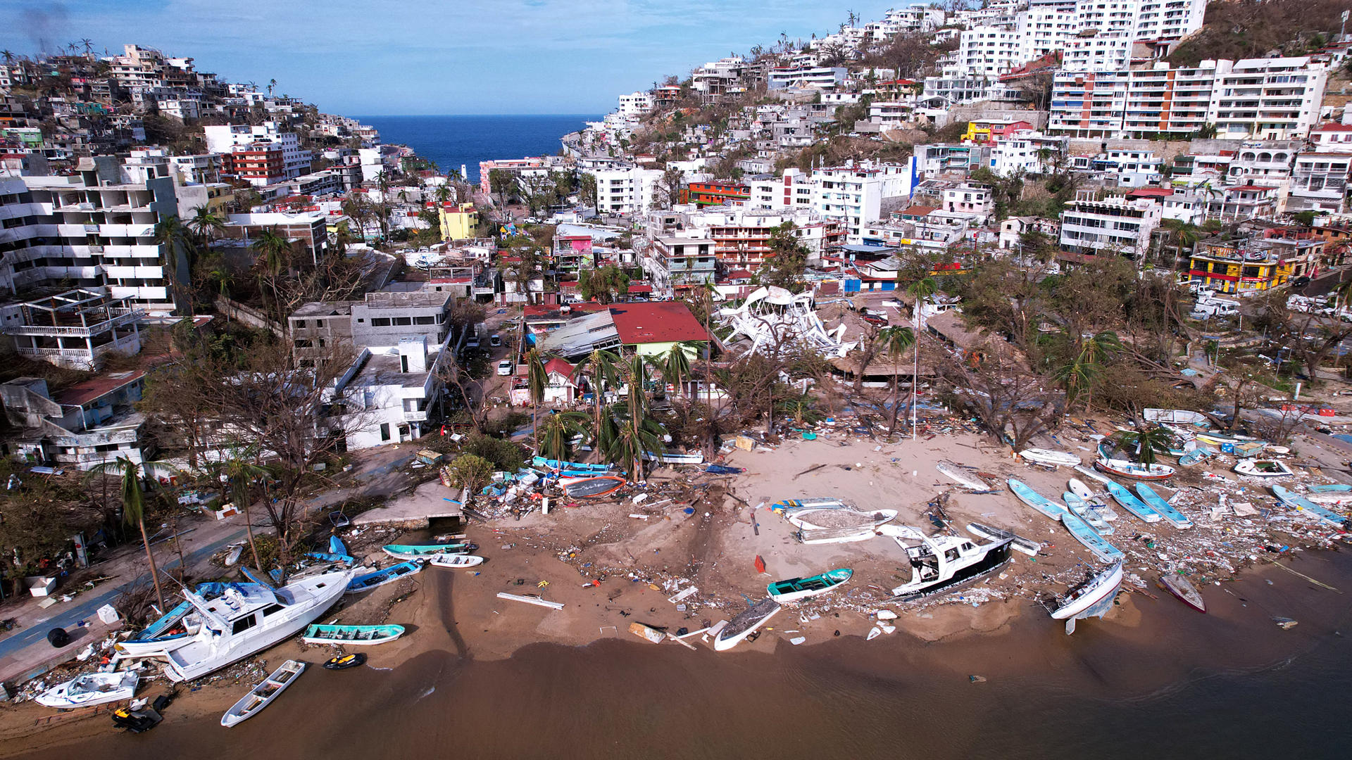 Migrantes en México dispuestos a viajar a Acapulco para trabajar en reconstrucción