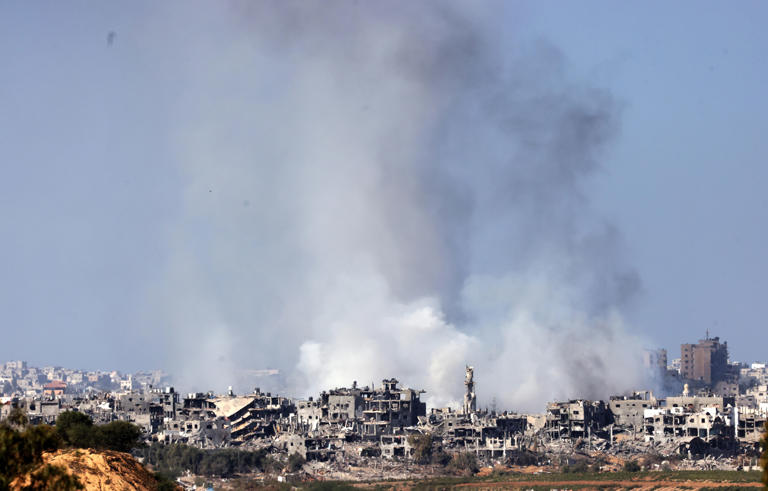Unos 50 muertos en un ataque israelí contra una escuela de Gaza, según fuentes palestinas