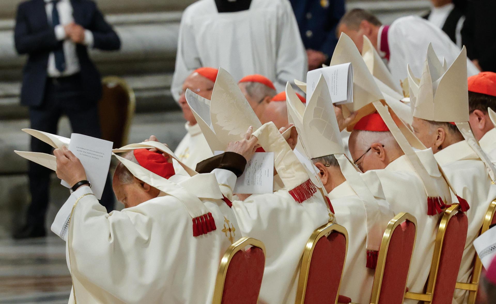 Los cardenales ultiman sus reuniones antes del cónclave