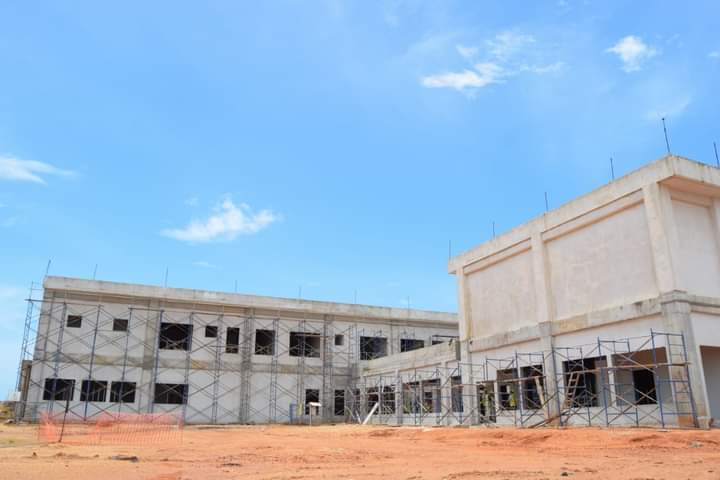 La construcción del hospital de Bilwi cumple 2 meses paralizada