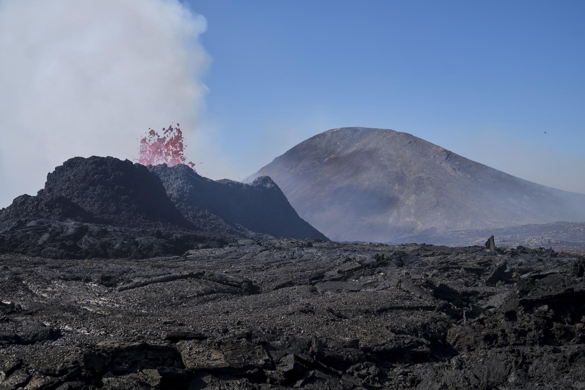 Continúa la actividad sísmica en Islandia, mientras aumentan niveles de dióxido de azufre