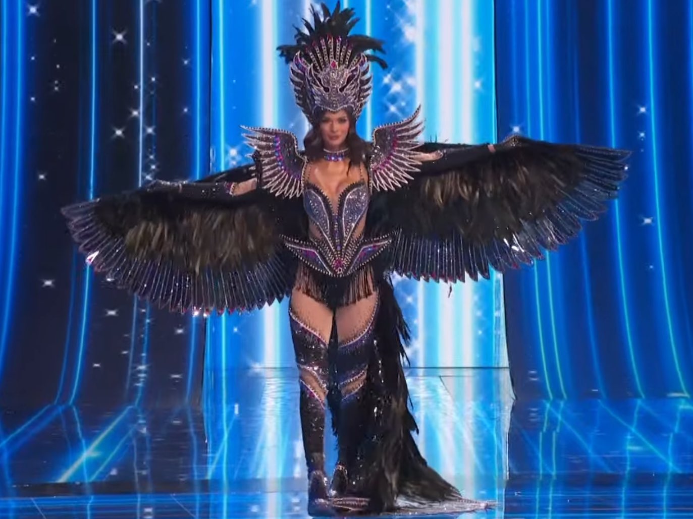 Sheynnis Palacios deslumbró en la presentación de traje nacional en las preliminares de Miss Universo