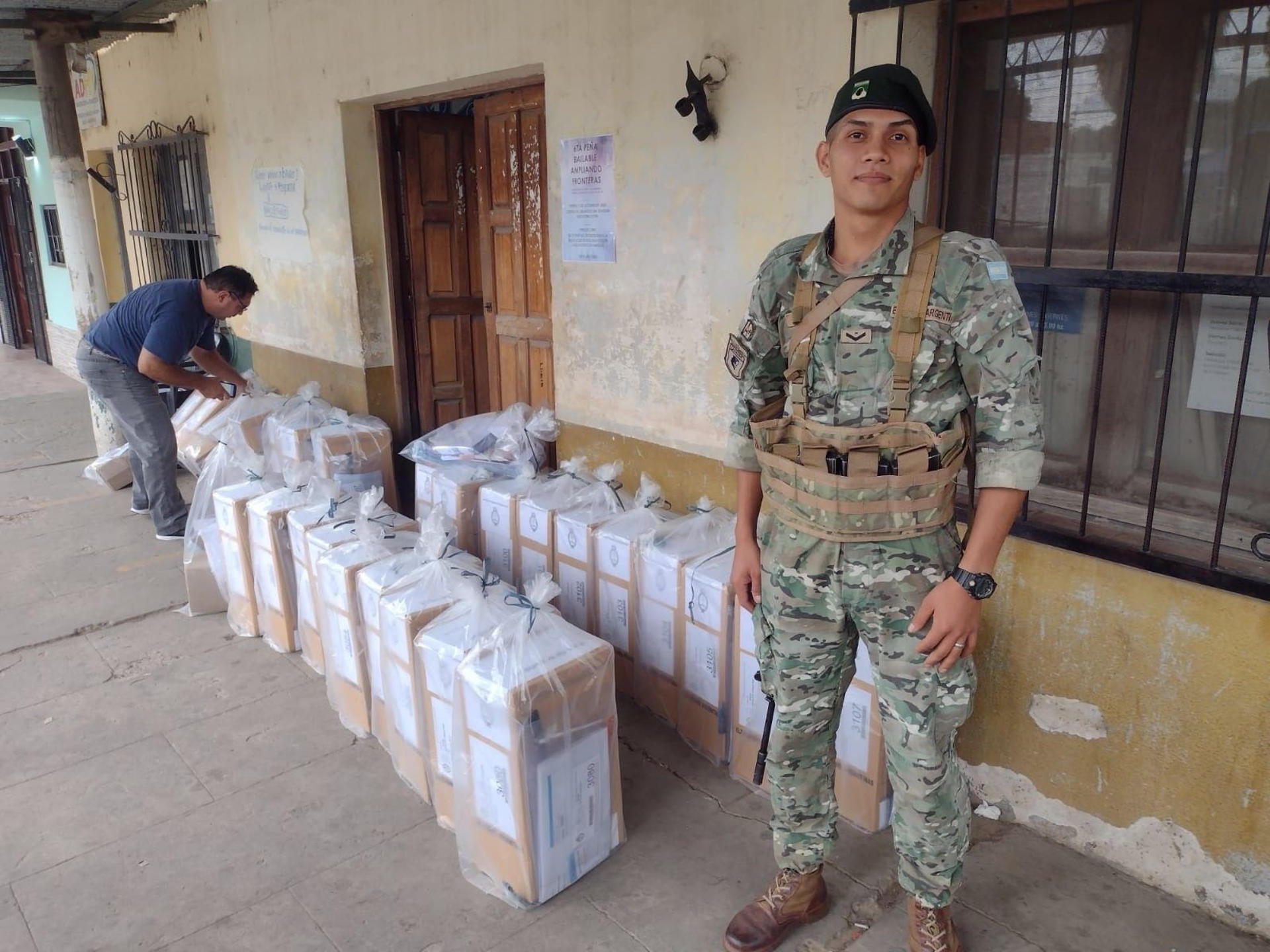 Argentina despliega 86.000 efectivos de seguridad para custodiar los comicios