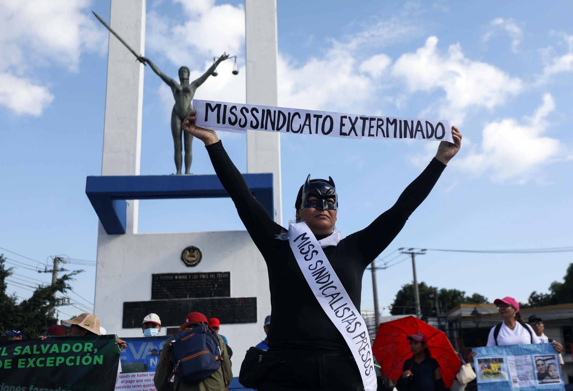 Acusan al Gobierno de El Salvador de «maquillar» atropellos con acogida de Miss Universo