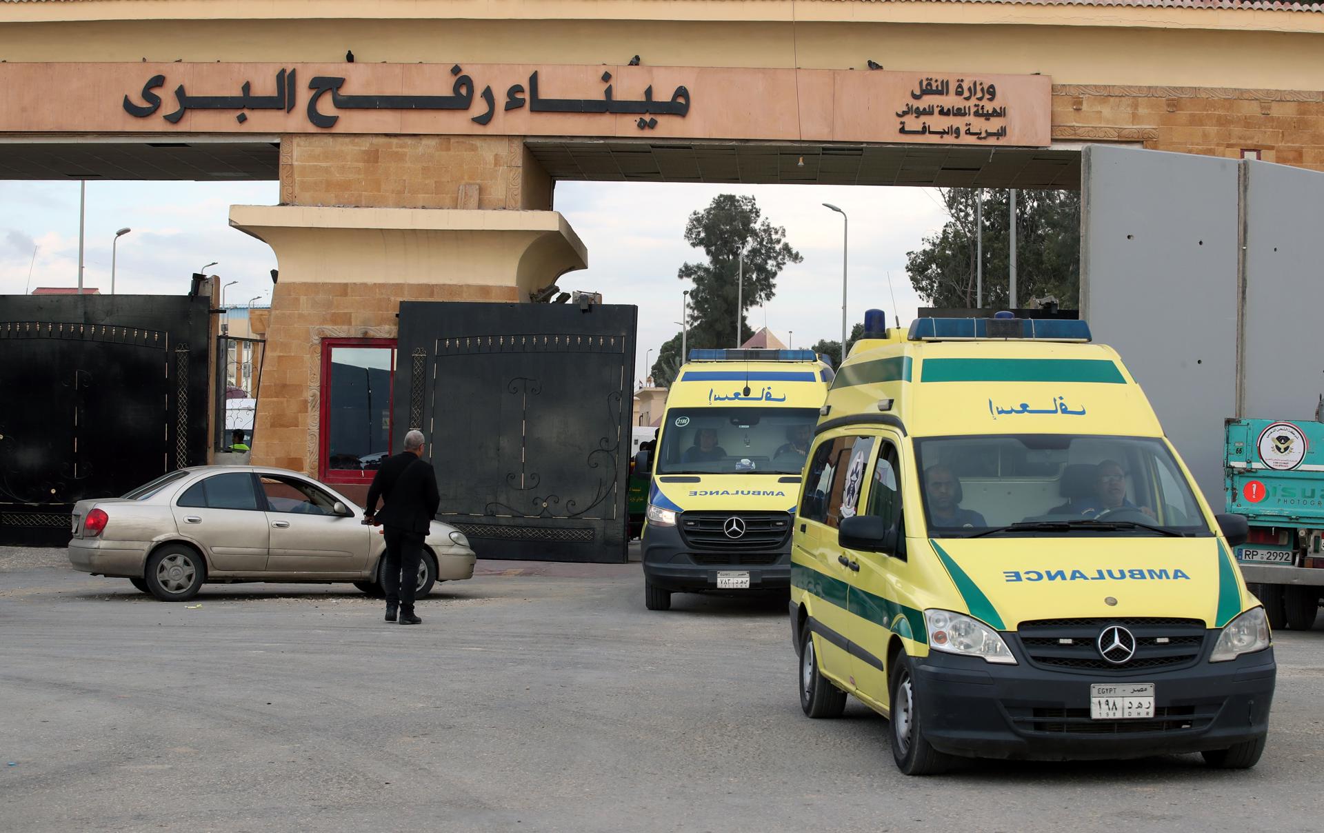 Entran en Gaza camiones con combustible y se espera salida enfermos, niños y extranjeros