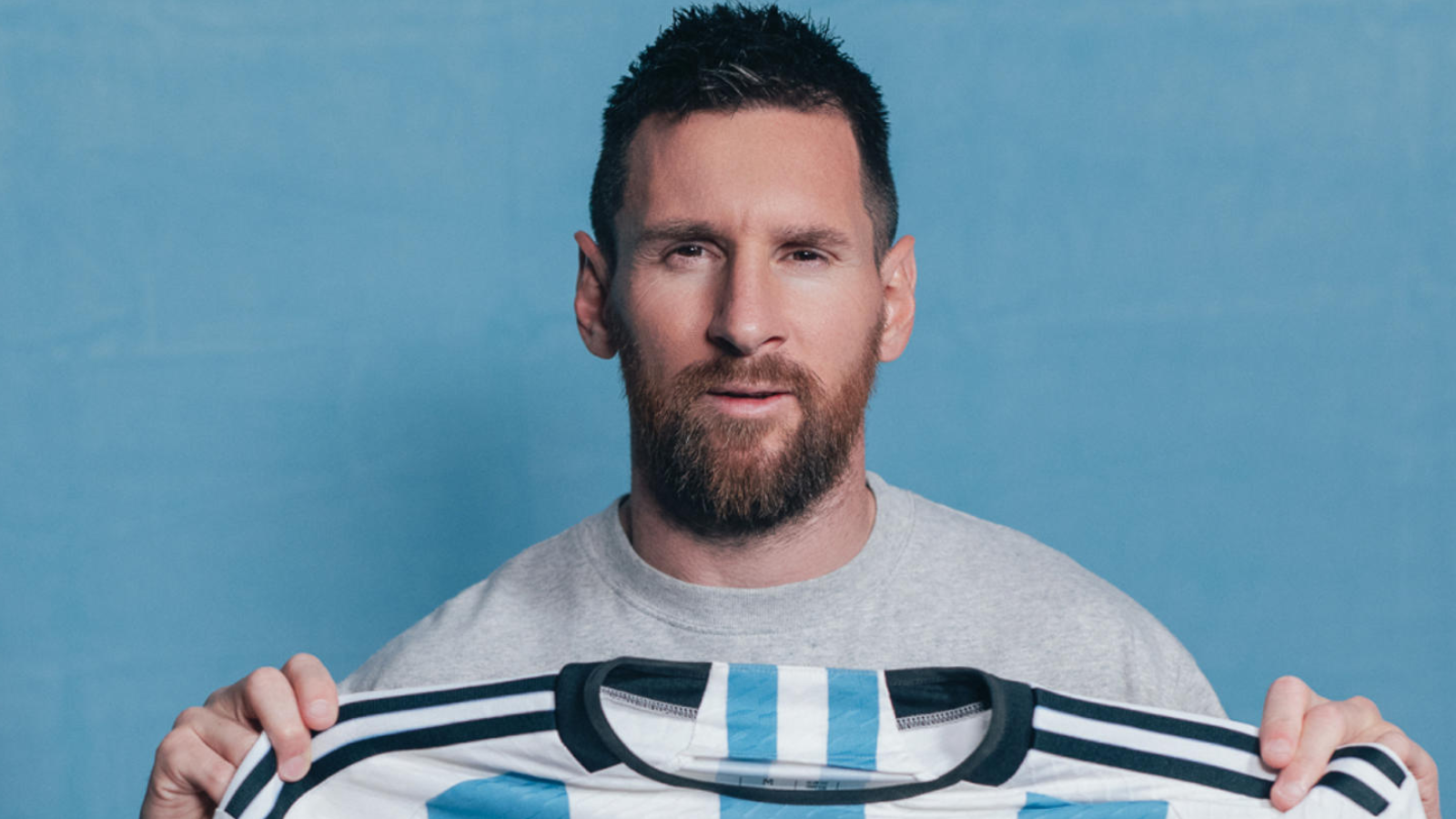 Inician subasta de las camisetas que usó Messi en Qatar 2022