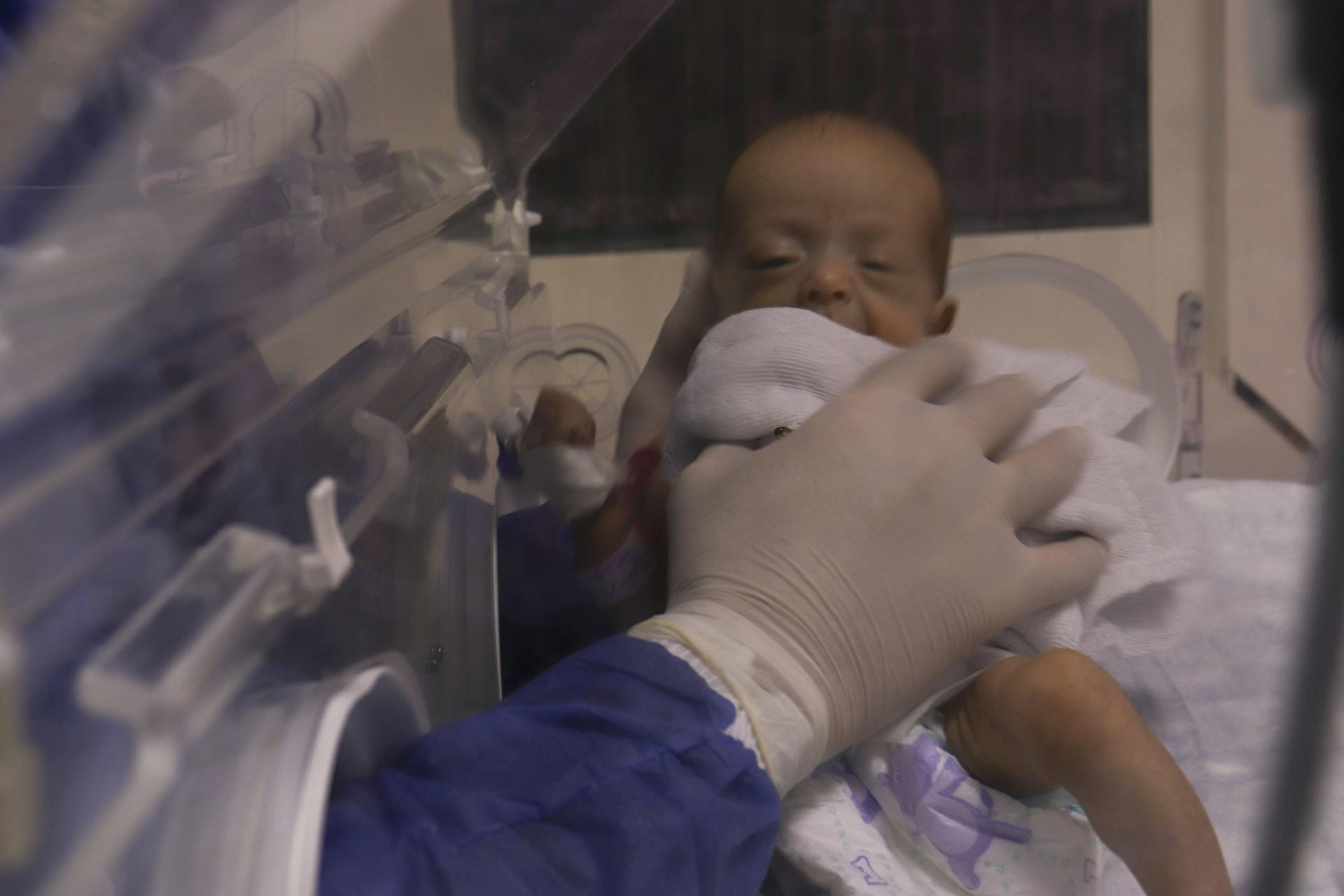 Médicos egipcios hacen «lo posible» para que bebés prematuros evacuados de Gaza sobrevivan