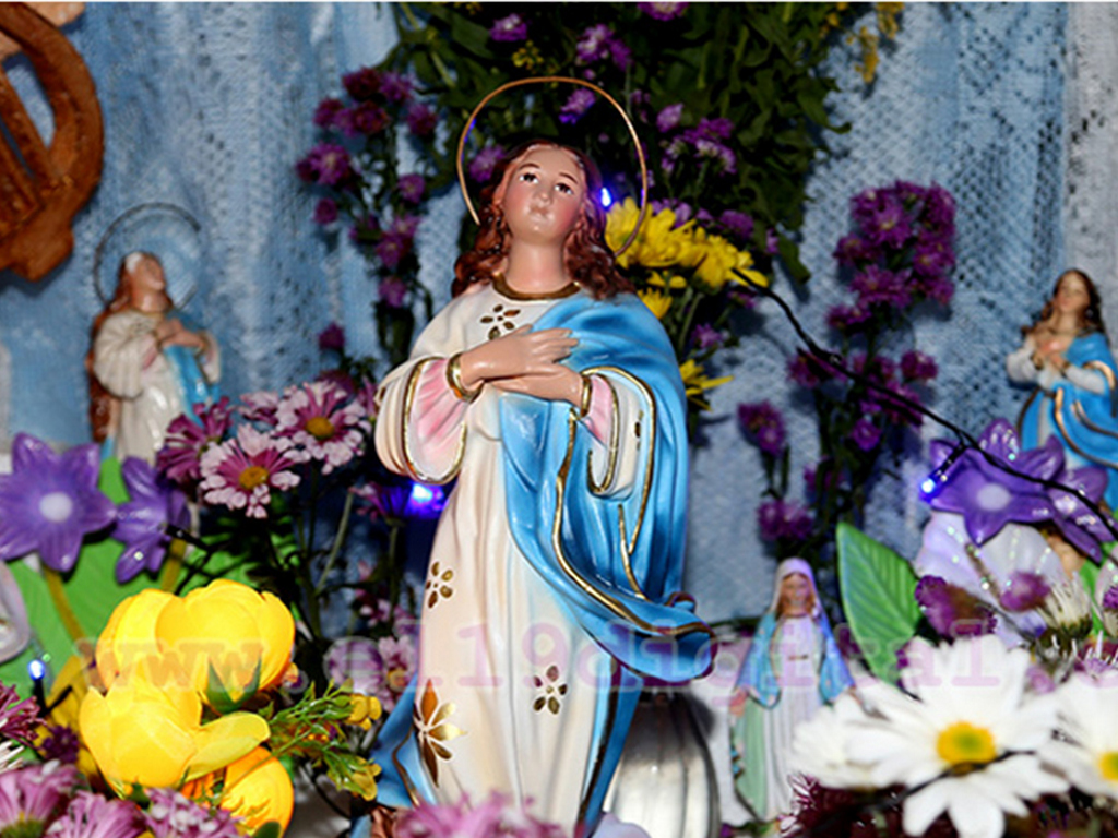 Policía advierte a sacerdotes que rezos y altares a la Purísima se realizarán dentro de los templos