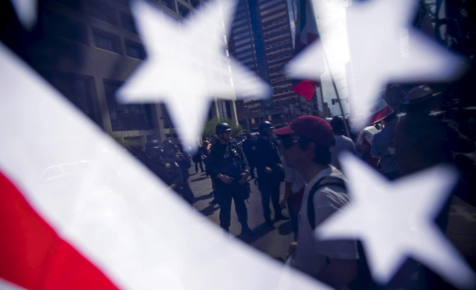 Latinos en Texas enfrentan el enorme reto que desató en Arizona temida ley antiinmigrante