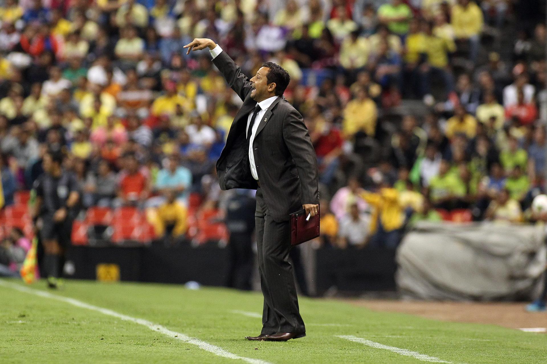 Sancionan seis meses fuera del fútbol a un entrenador costarricense por insultos racistas