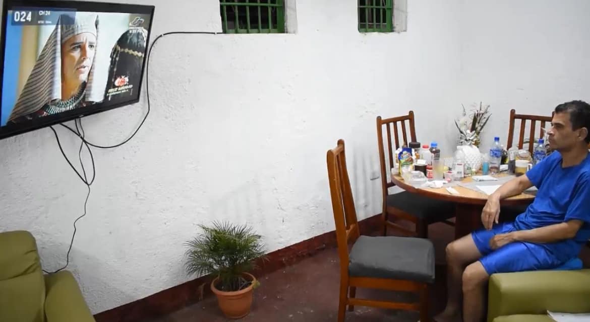 La dictadura exhibió a monseñor Álvarez como un reo privilegiado