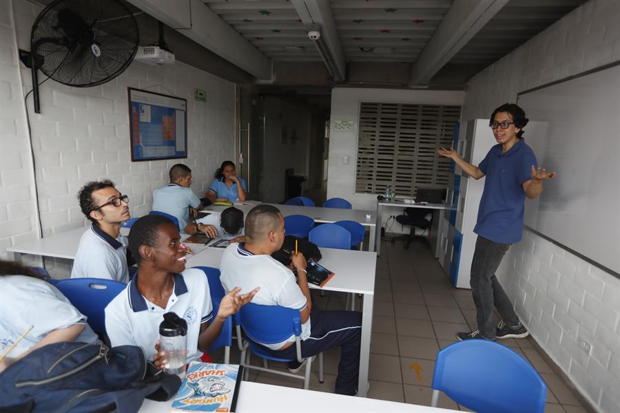La primera universidad para discapacitados de Colombia enseña que no hay límites