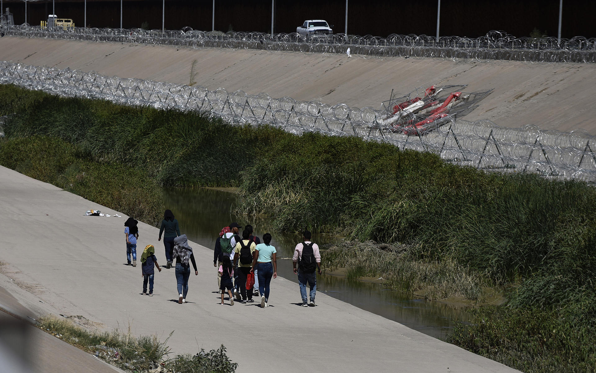 Activistas protestan contra violencia a migrantes con 70 murales en frontera México-EEUU