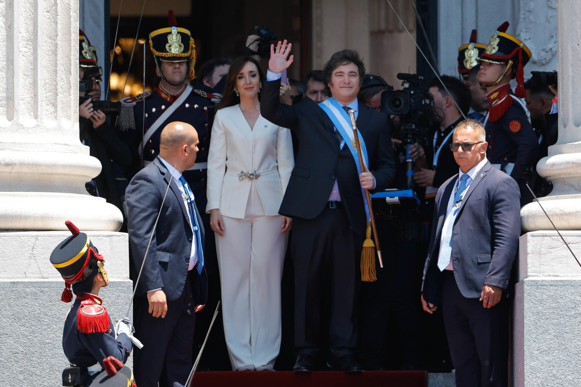 Milei anticipa duro ajuste y estanflación, el «último mal trago» para Argentina