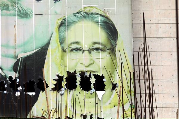Bangladés arresta a dos colaboradores clave de la ex primera ministra derrocada