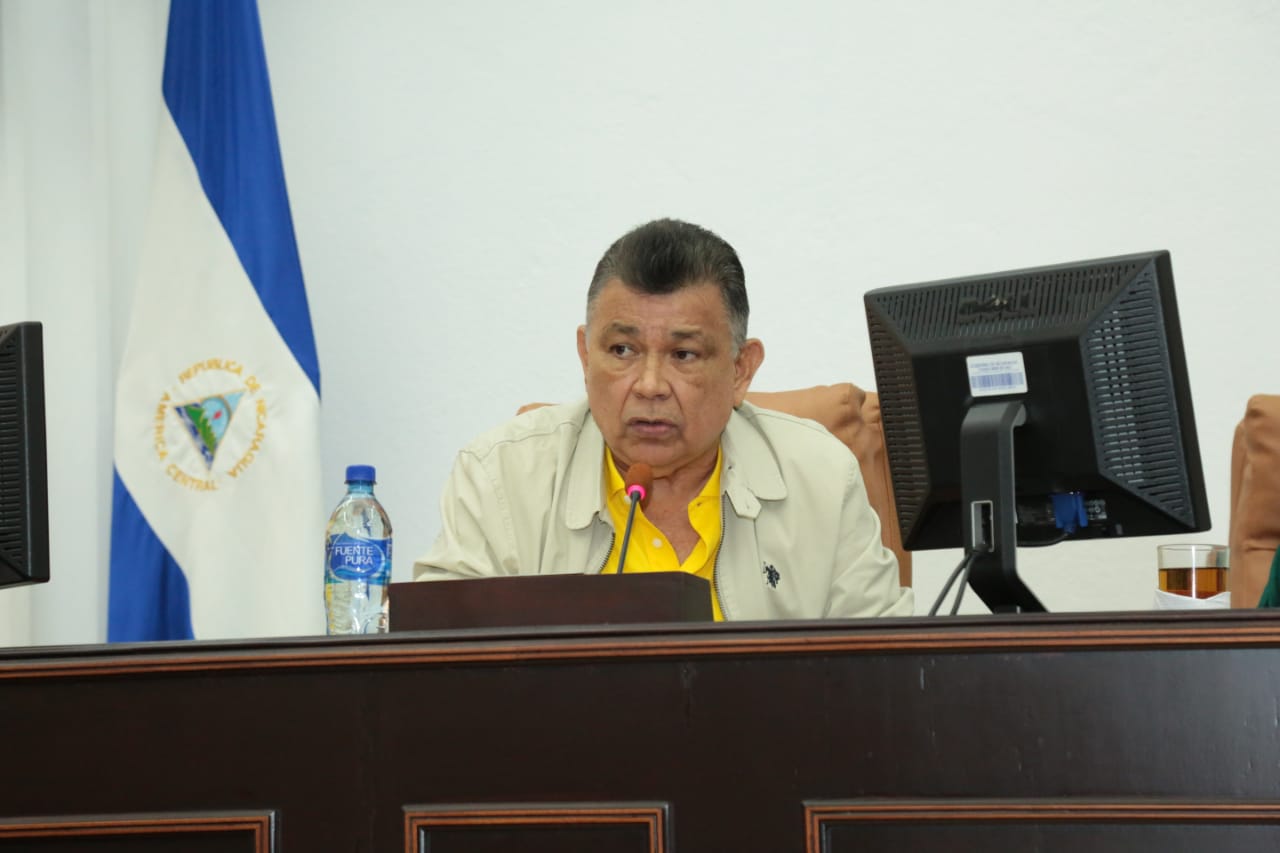 El camaleónico diputado Wilfredo Navarro es el nuevo presidente de la Academia de Geografía e Historia de Nicaragua
