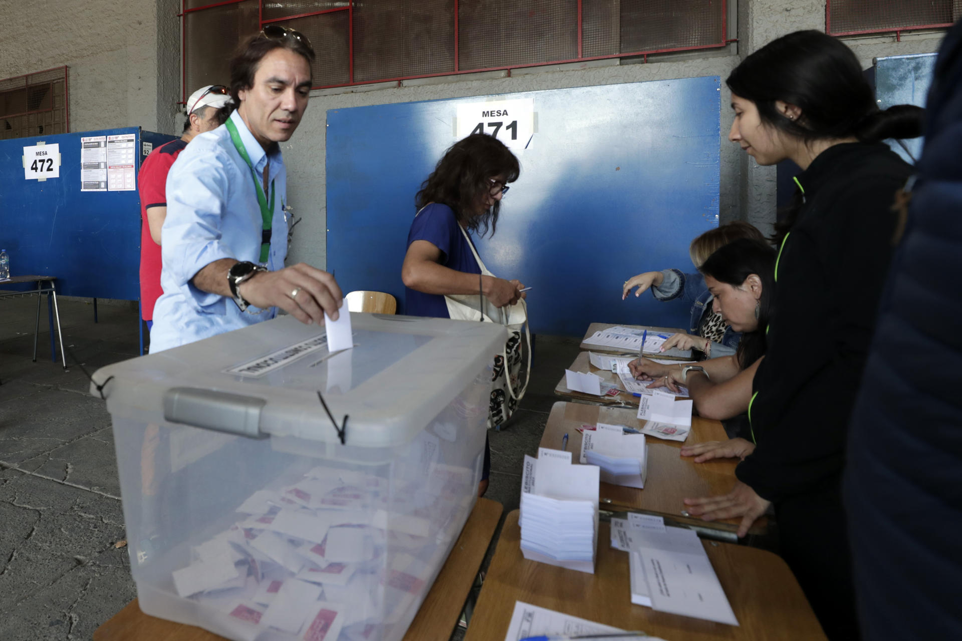 Chile comienza el conteo de votos sobre la nueva propuesta de Constitución