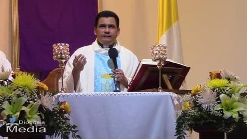 La Policía Orteguista libera al vicario de la Diócesis de Matagalpa, pero el obispo de Siuna sigue preso 