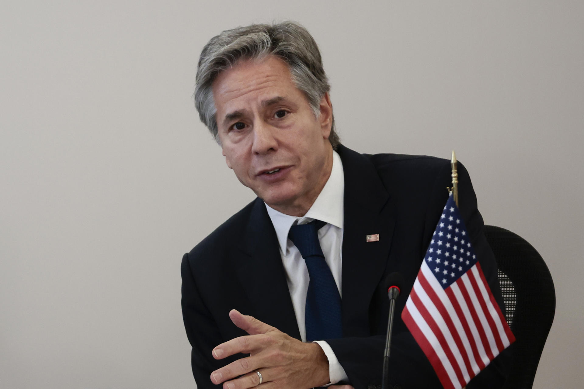 Biden envía una comitiva para negociar nuevas medidas migratorias con López Obrador