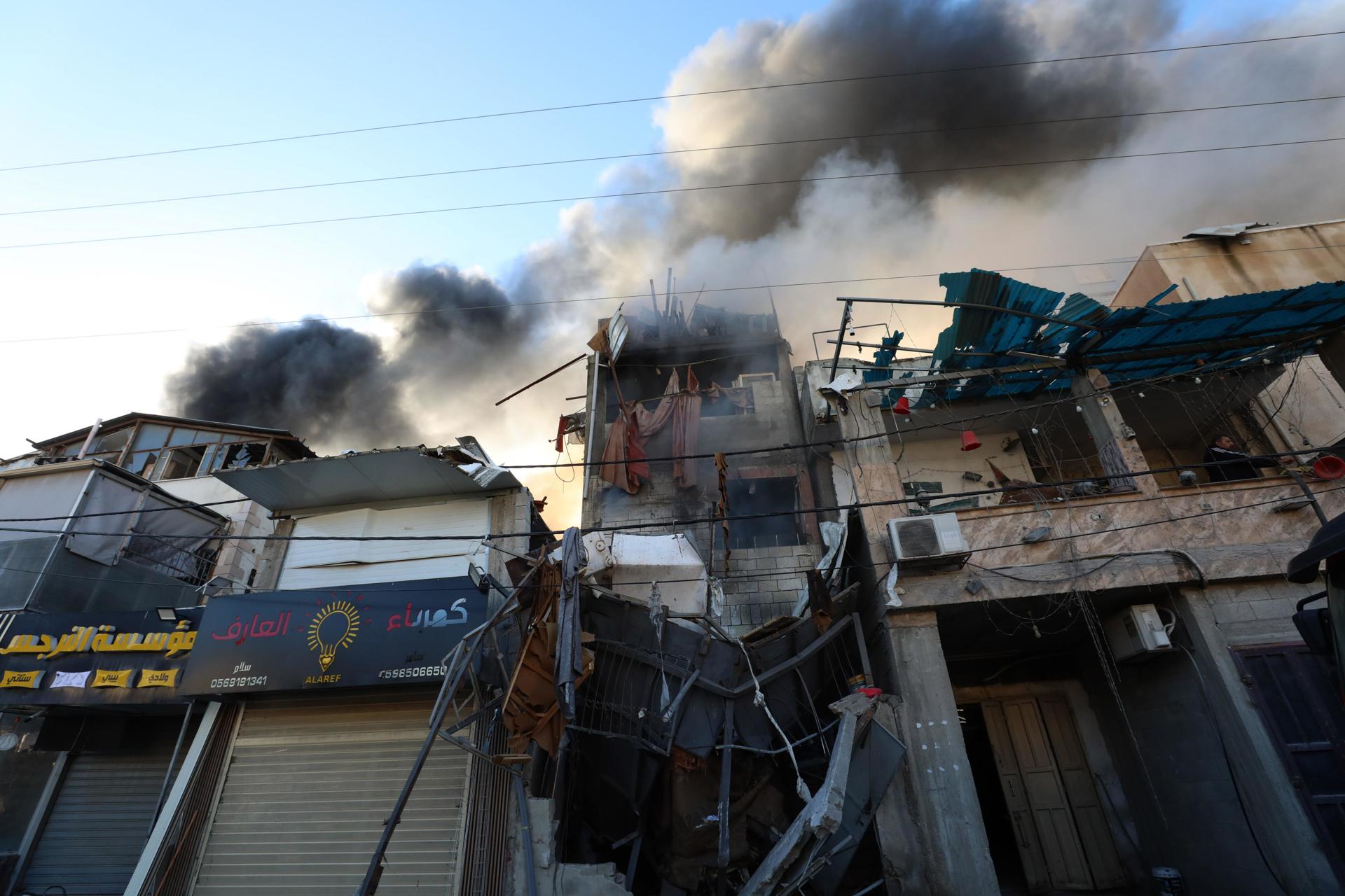 Israel informa del ataque a más de un centenar de objetivos de Hamás en Gaza