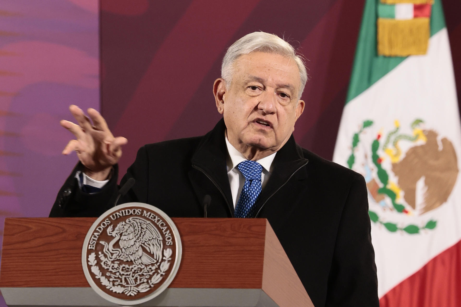 El presidente de México acusa a traficantes de personas de organizar caravanas migrantes