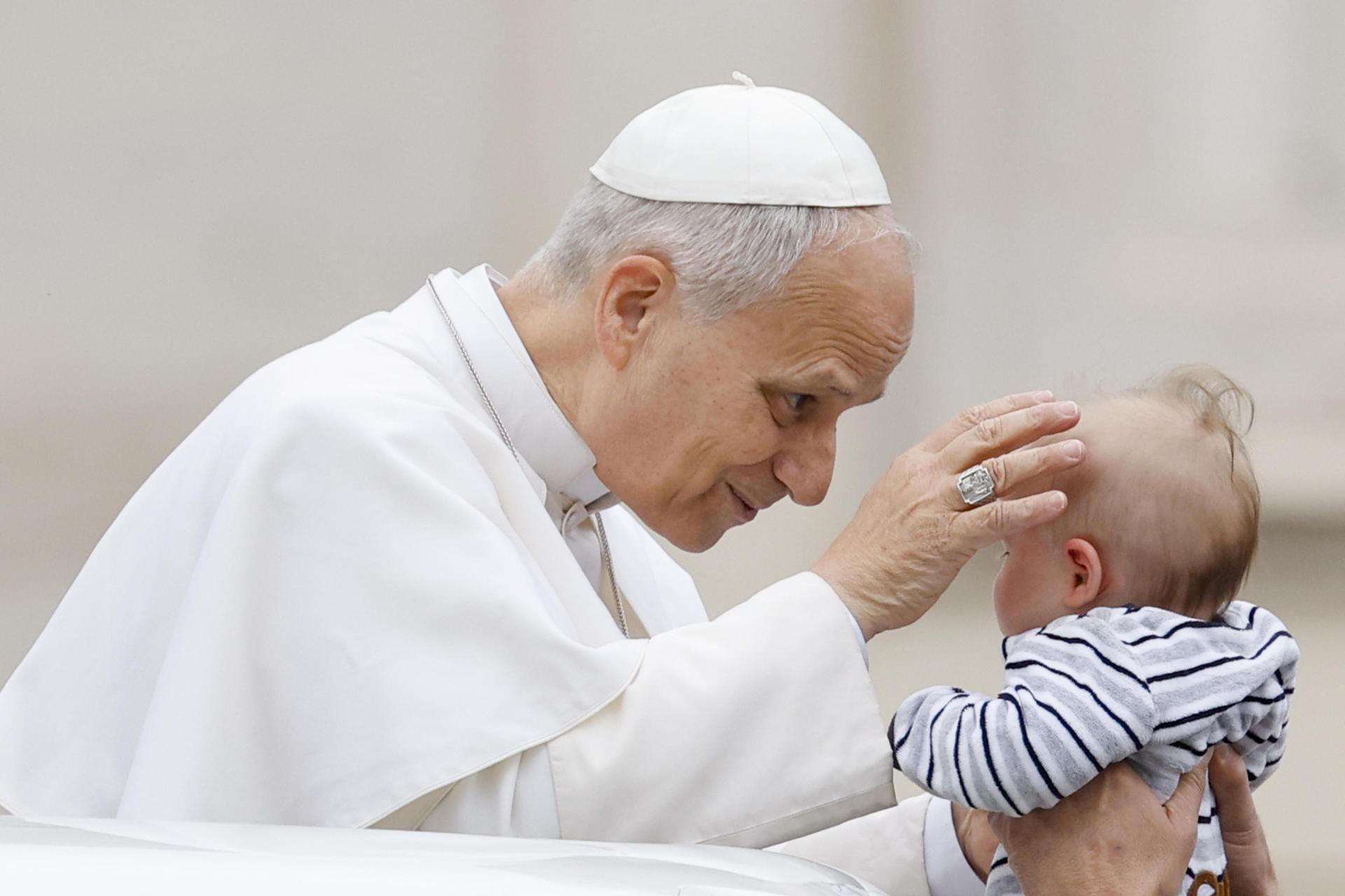 El papa reza para que las naciones renuncien a las armas y elijan la diplomacia