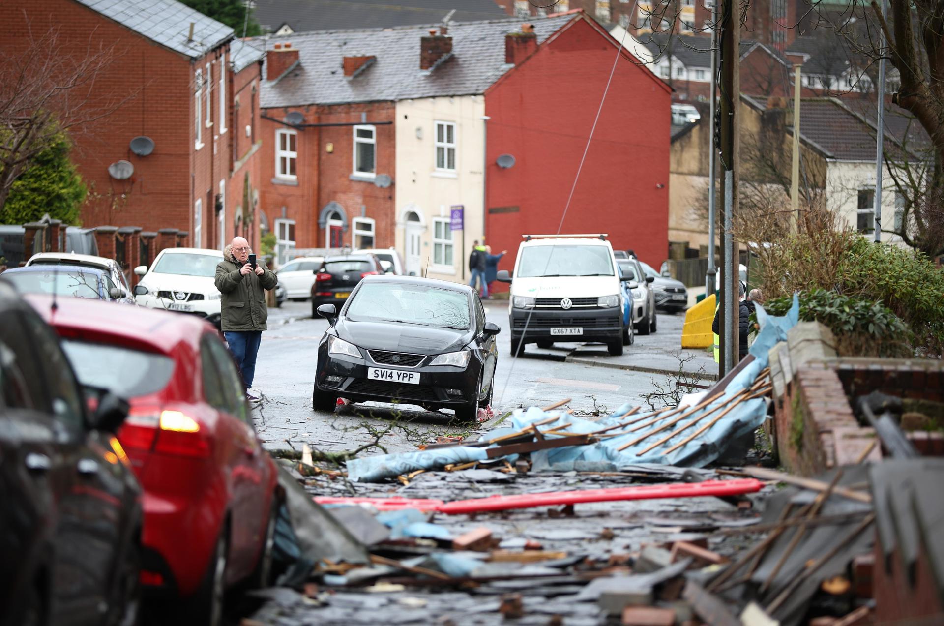 Un tornado arranca el tejado de varias casas cerca de Mánchester