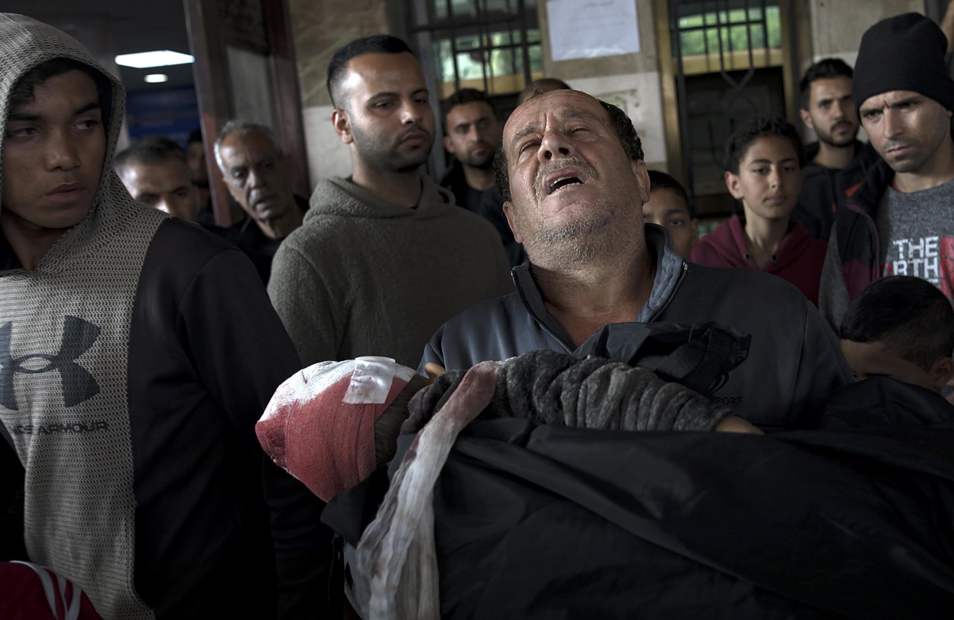 Casi 200 muertos y 325 heridos en las últimas horas en Gaza, según fuentes palestinas
