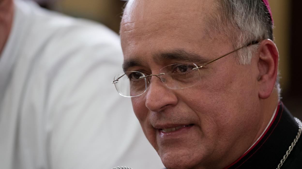 Monseñor Silvio Báez pide presión “más eficaz” contra la dictadura de Ortega por su “odio hacia la Iglesia”