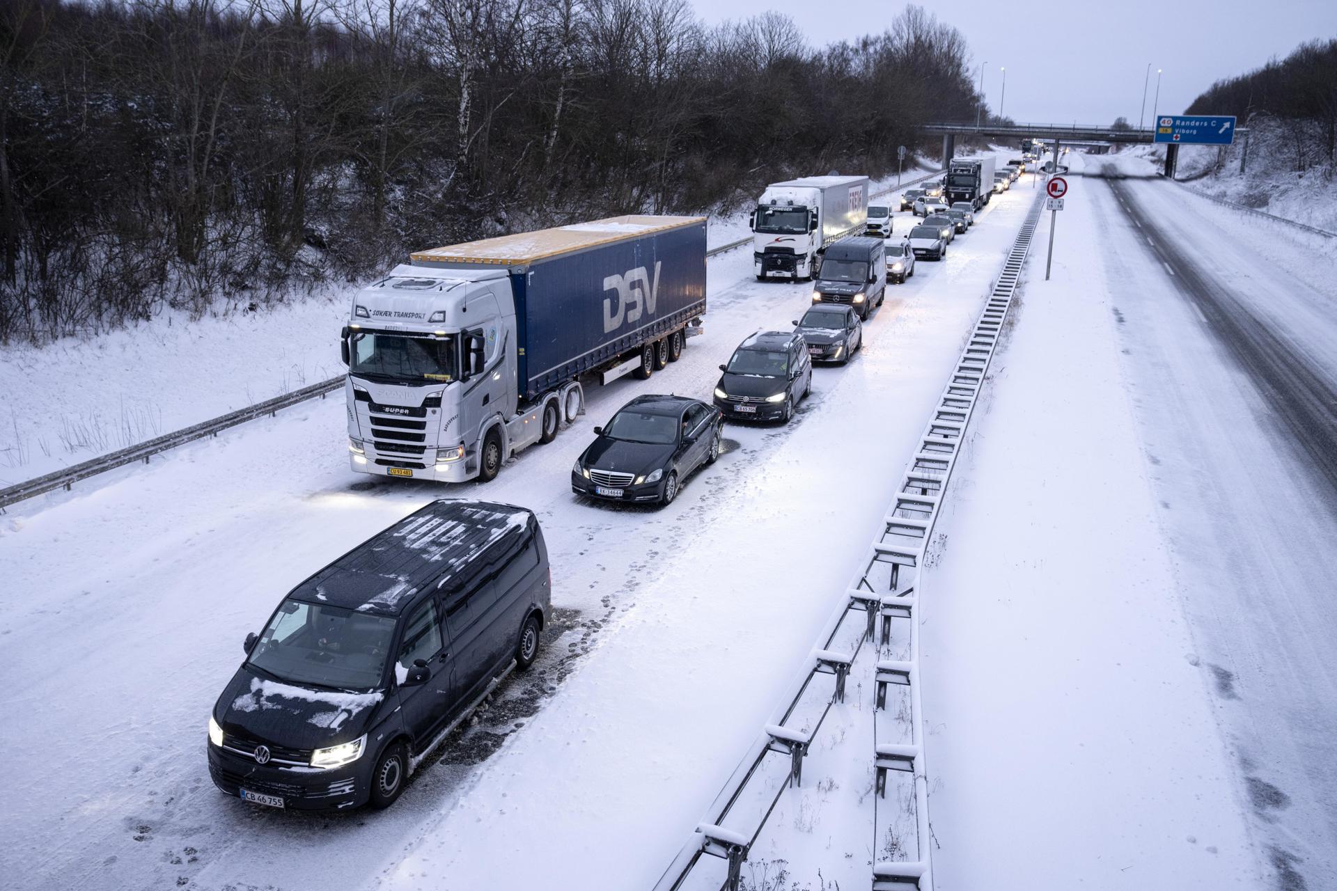 Frío extremo, nieve e intensas lluvias colapsan media Europa