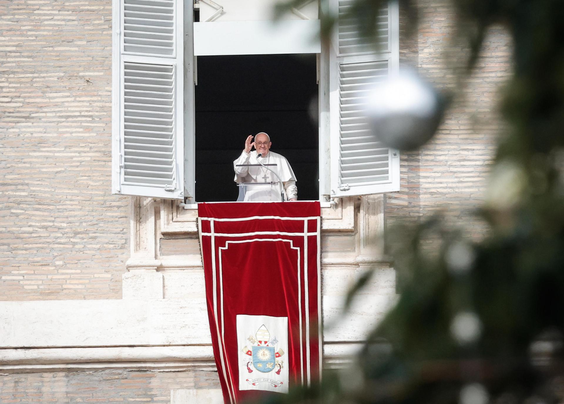 El Vaticano aclara que la bendición de parejas homosexuales no será «litúrgica»
