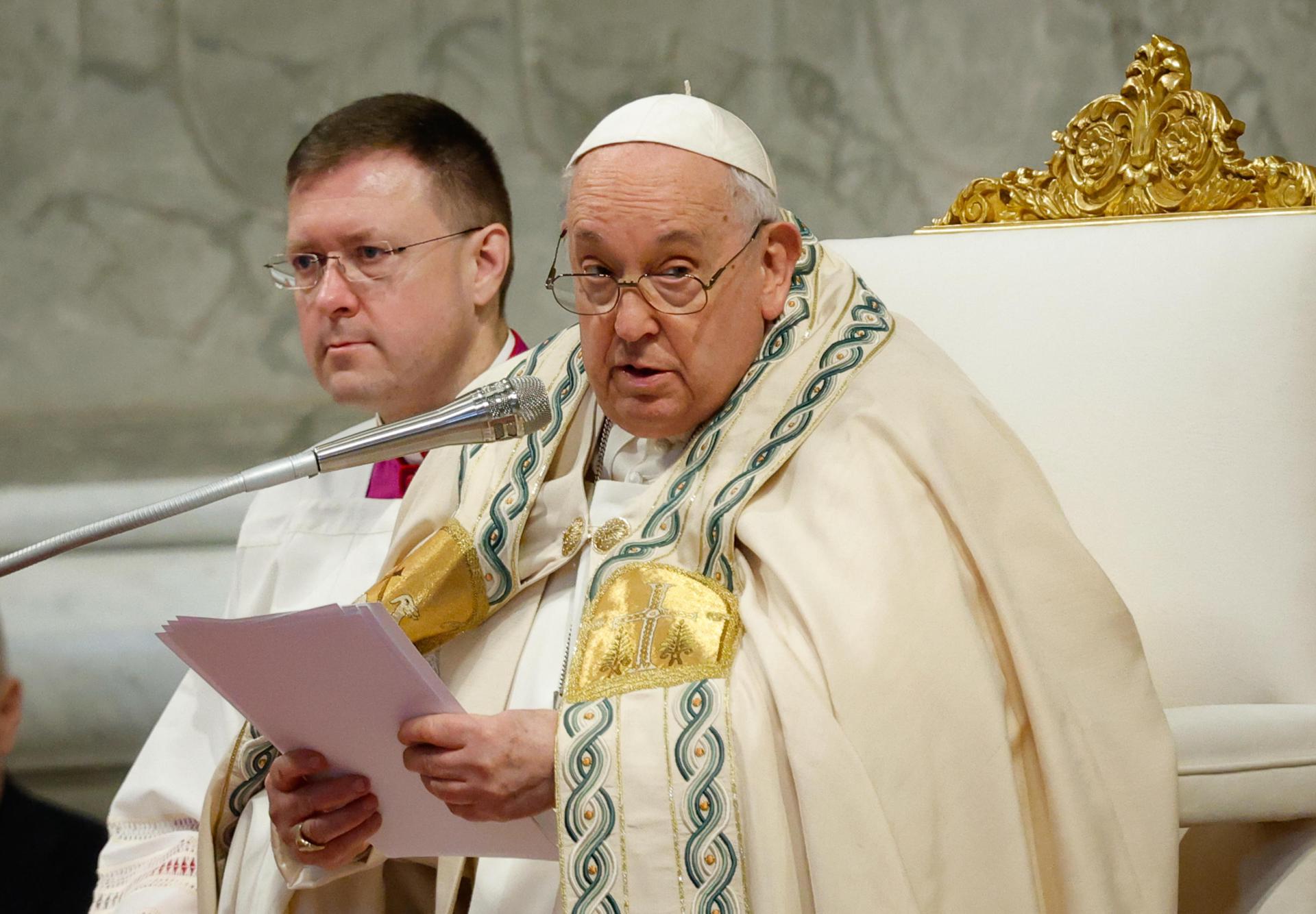 El papa Francisco pide «la prohibición universal» de la maternidad subrogada