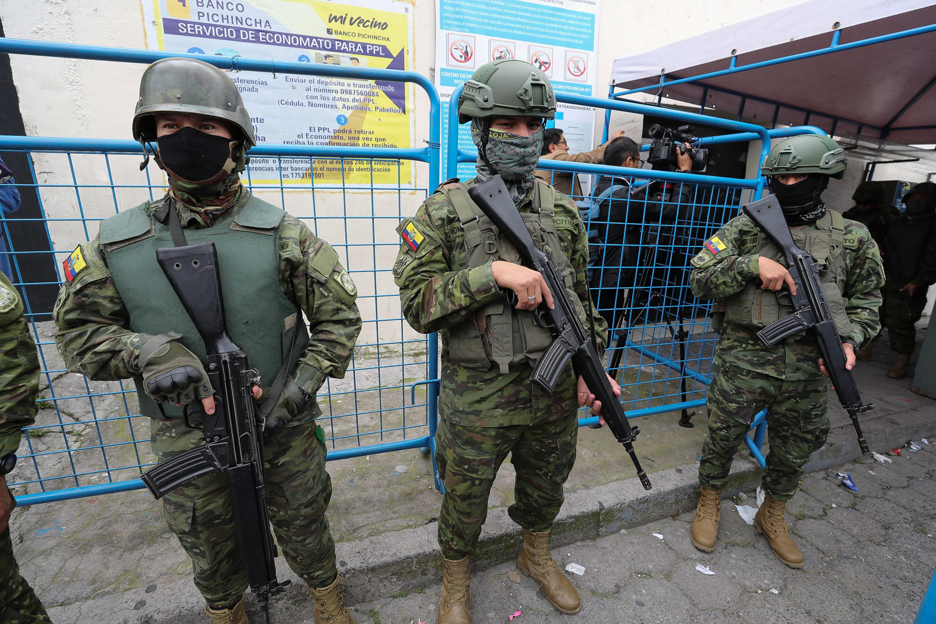 Explosiones, secuestro de policías y fuga de reos tras el estado de excepción en Ecuador