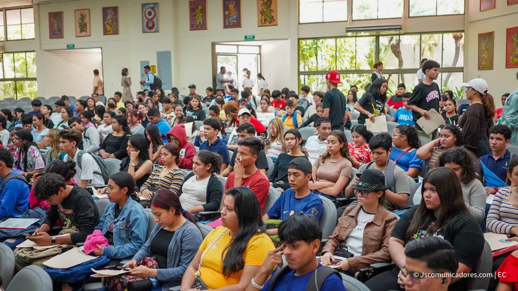 La Universidad Casimiro Sotelo sigue a la caza de estudiantes a cinco días del inicio de clases que sigue en el aire