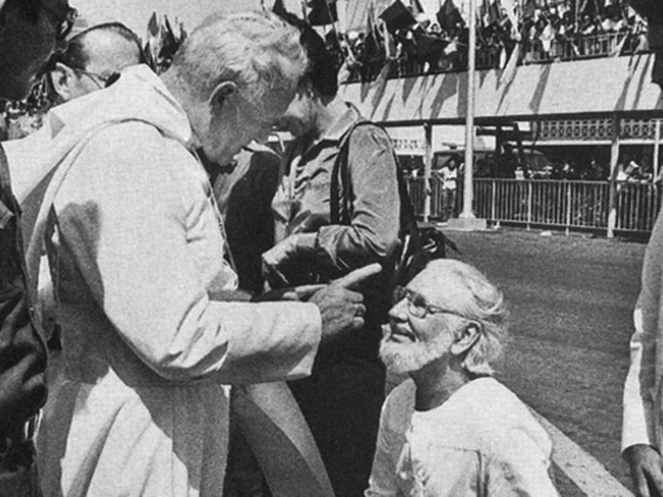 Ernesto Cardenal: el adiós del cura poeta que nunca se supo arrodillar