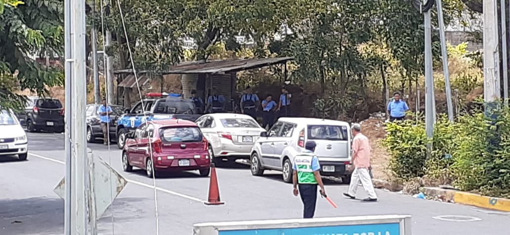 Asedio policial en la vela de Ernesto Cardenal