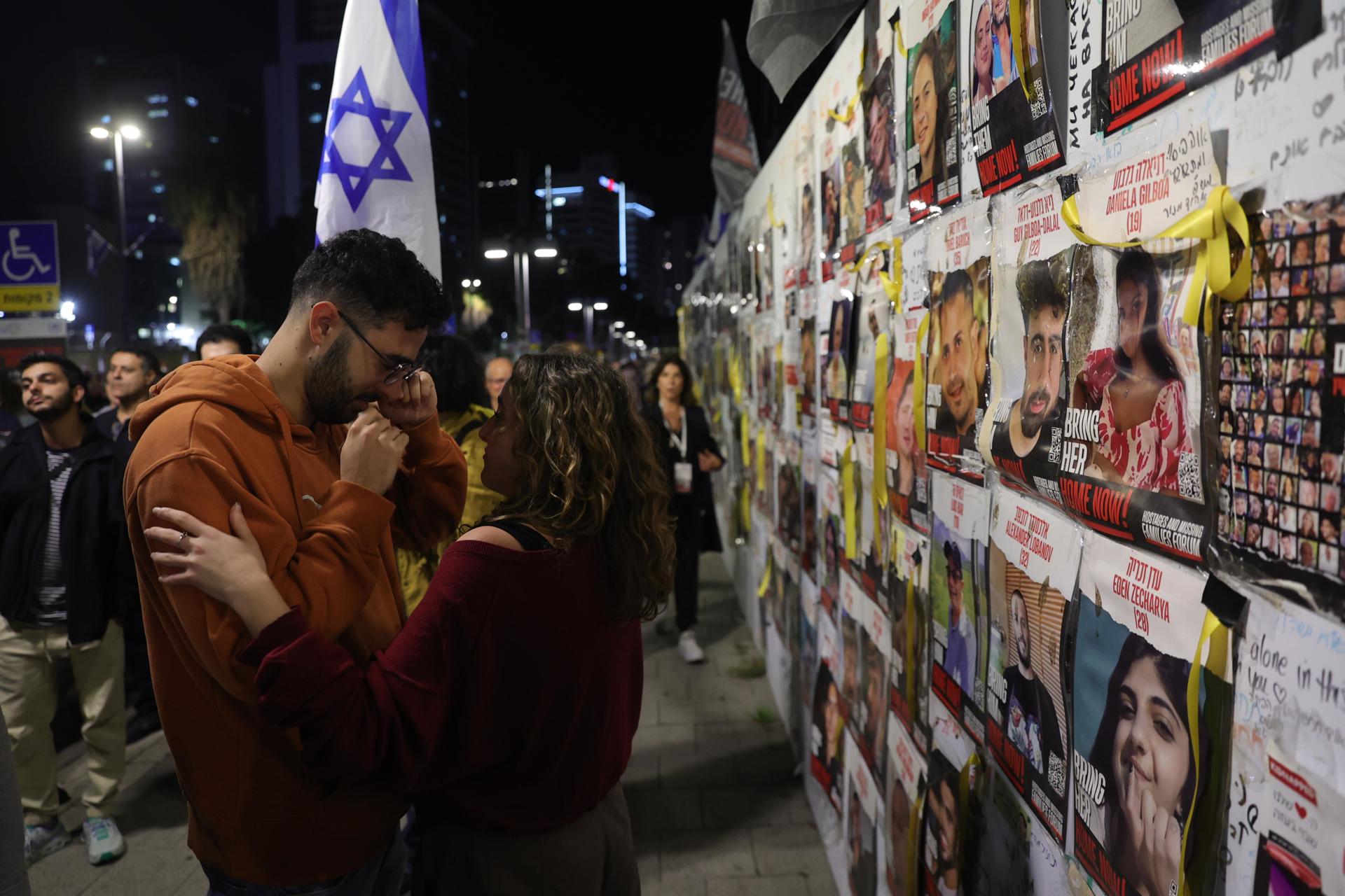 «¿Siguen con vida?»,Hamás presiona a Israel en vídeo propagandístico que muestra 3 rehenes