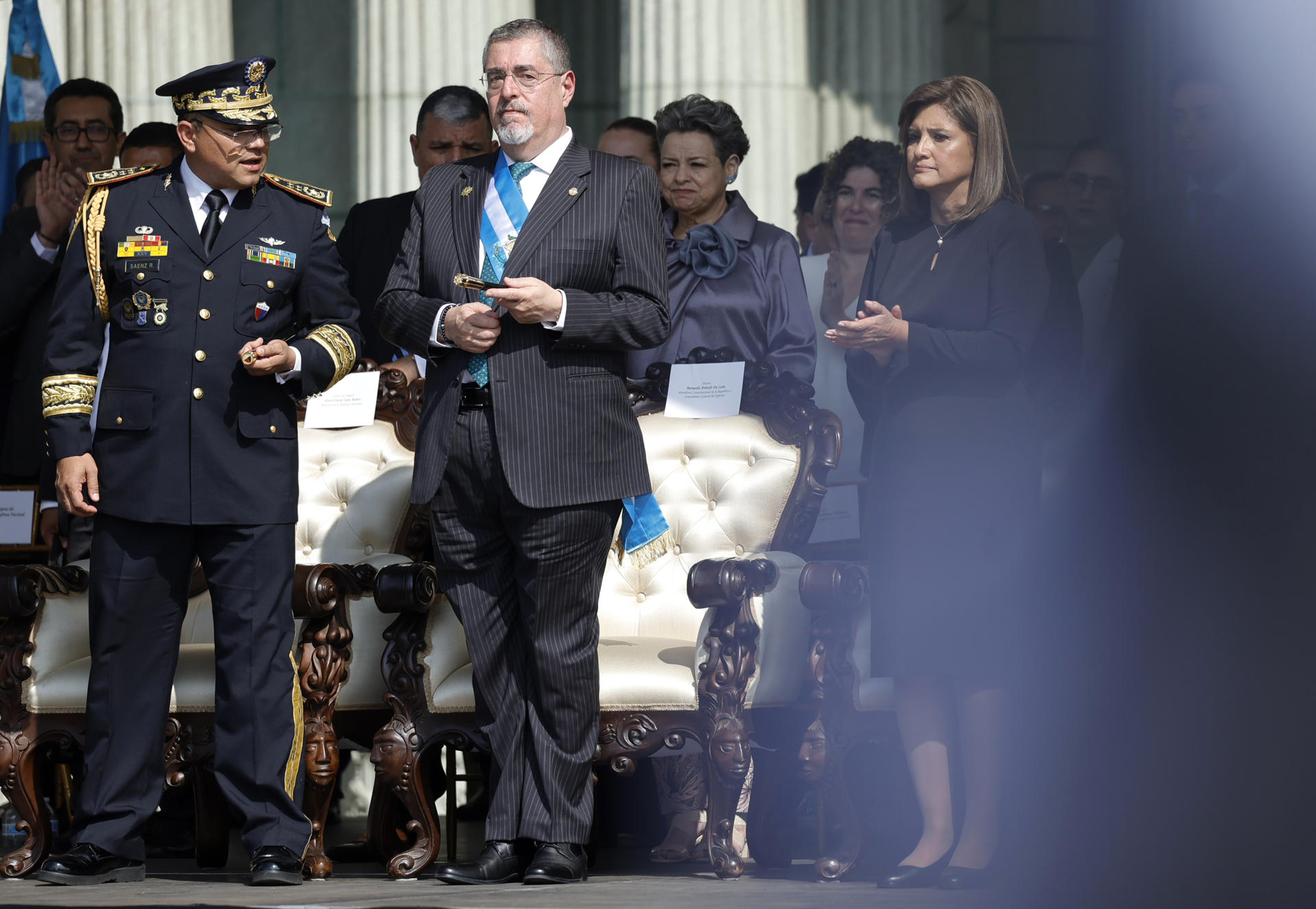 El nuevo presidente de Guatemala pretende ascender a una mujer como general del Ejército