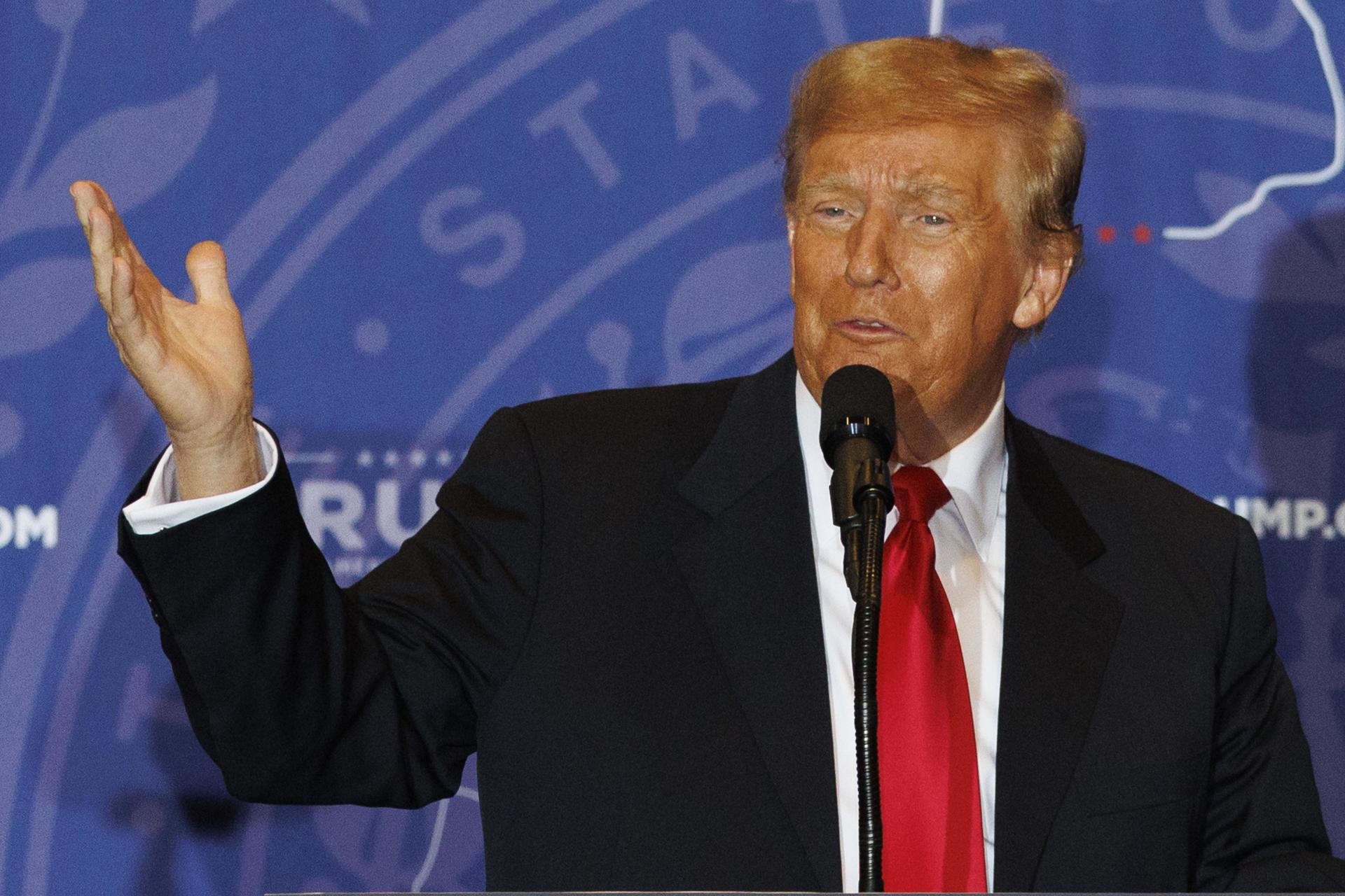 Trump dice al juez de su caso de difamación que le «encantaría» que le saque de la corte