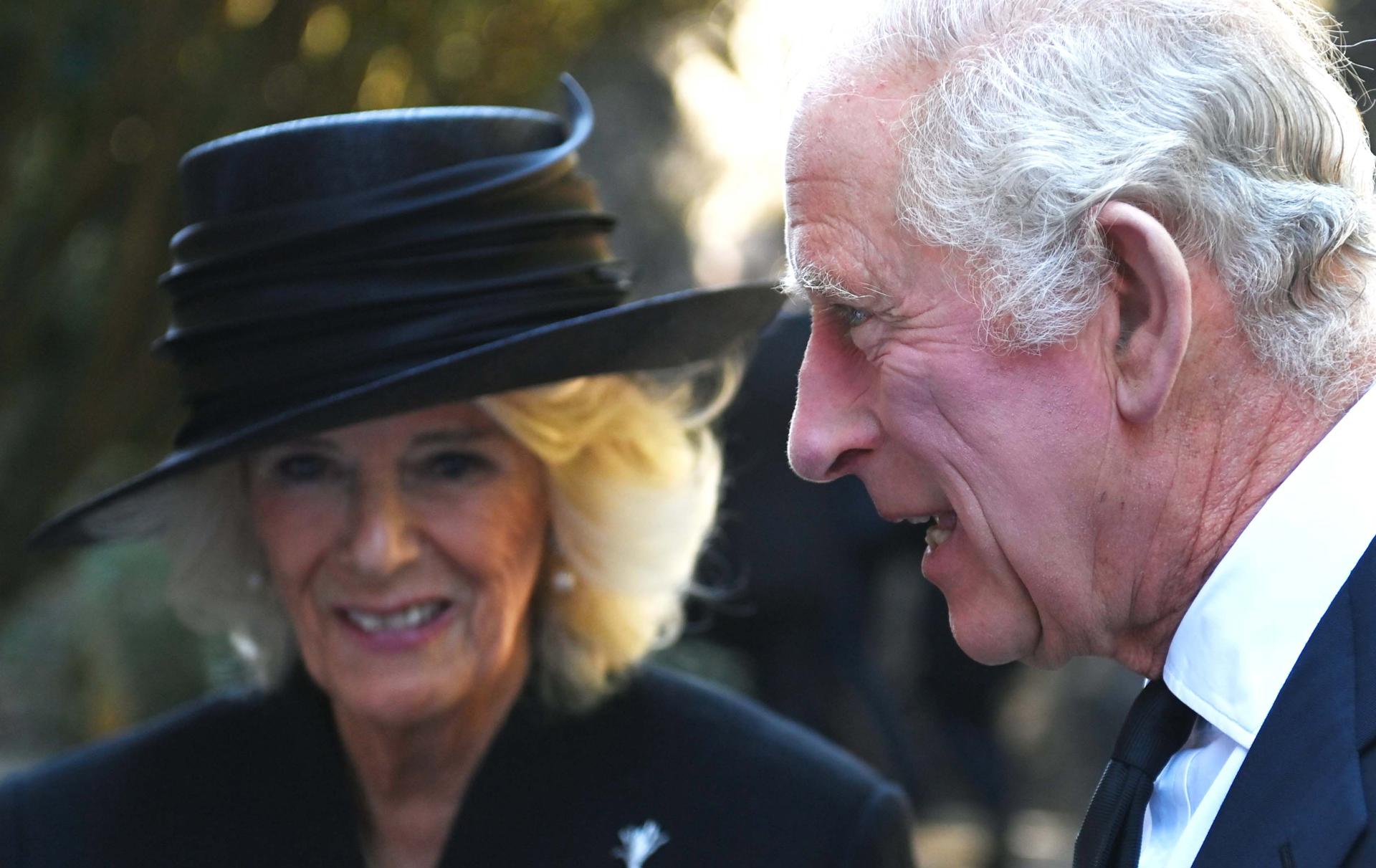Carlos III está «bien», dice Camila sobre el tratamiento de próstata del rey