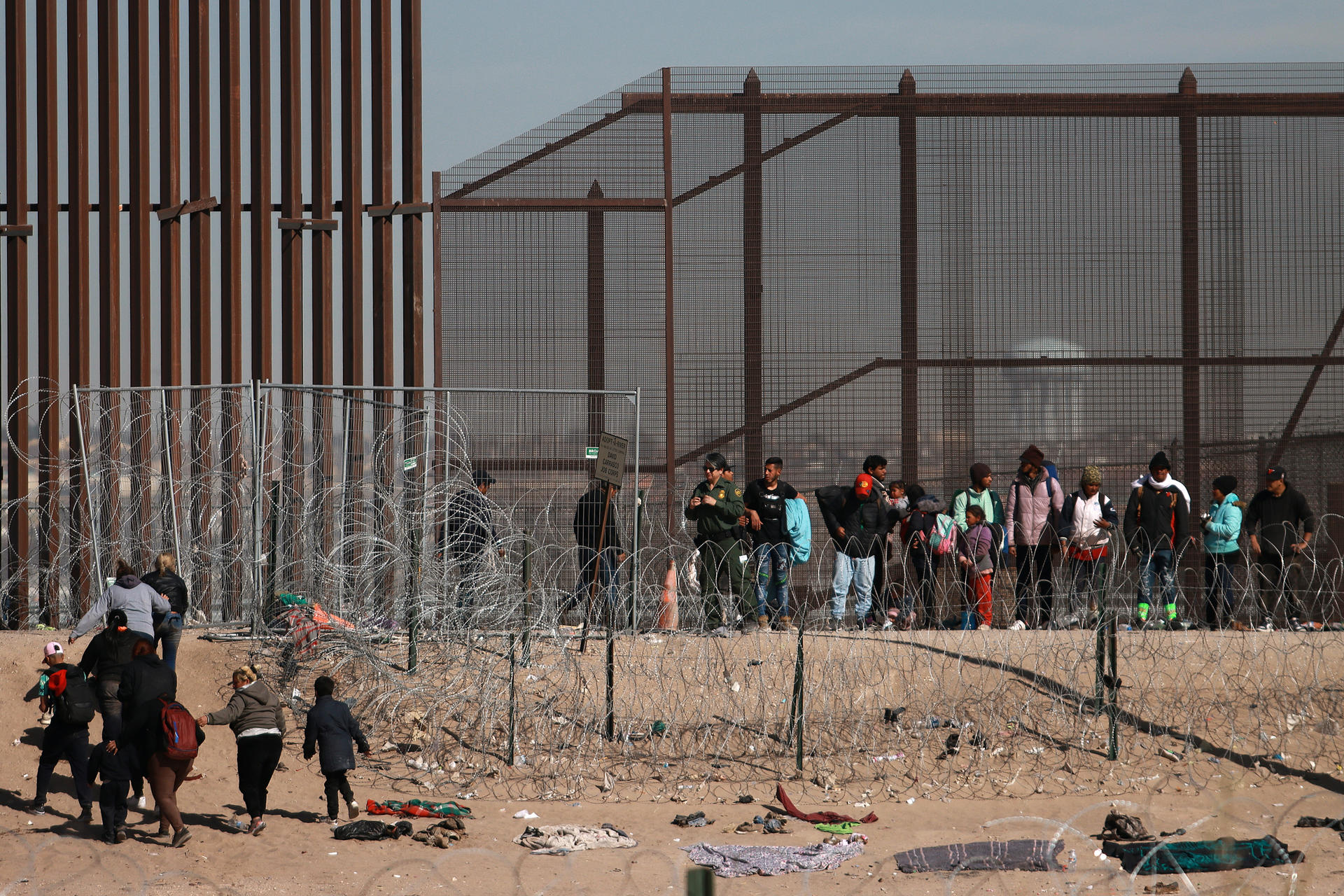 Disputa entre Texas y Gobierno de EEUU pone en riesgo a migrantes en la frontera de México