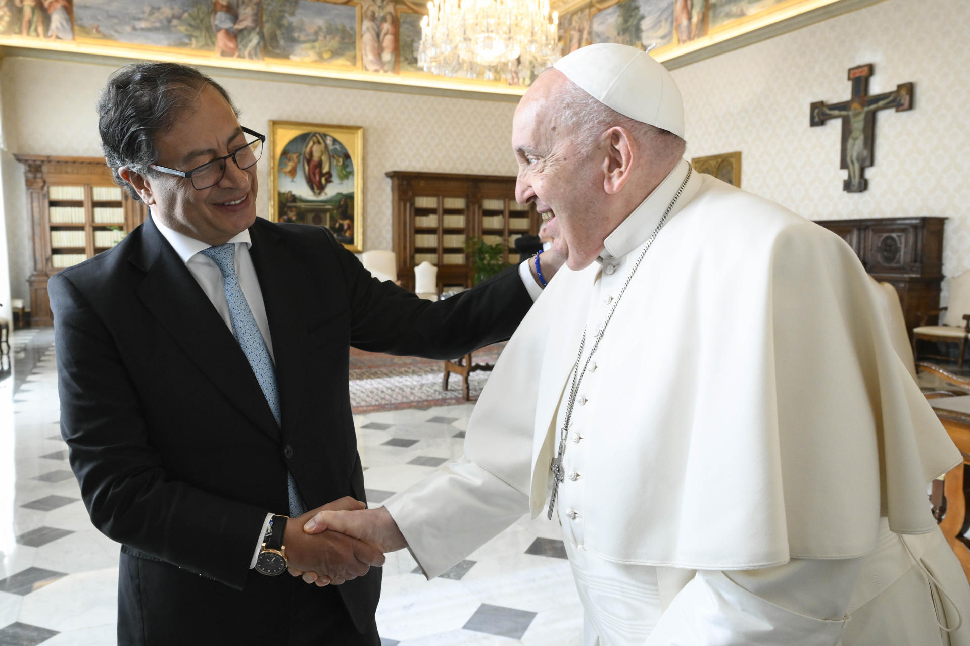 Gustavo Petro ofrece al Papa Francisco mediar con Daniel Ortega para frenar la persecución a la Iglesia en Nicaragua