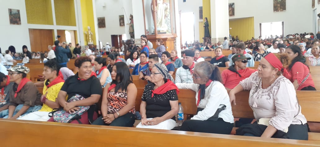 Turbas orteguistas irrespetan misa de Ernesto Cardenal y agreden a periodistas que daban cobertura